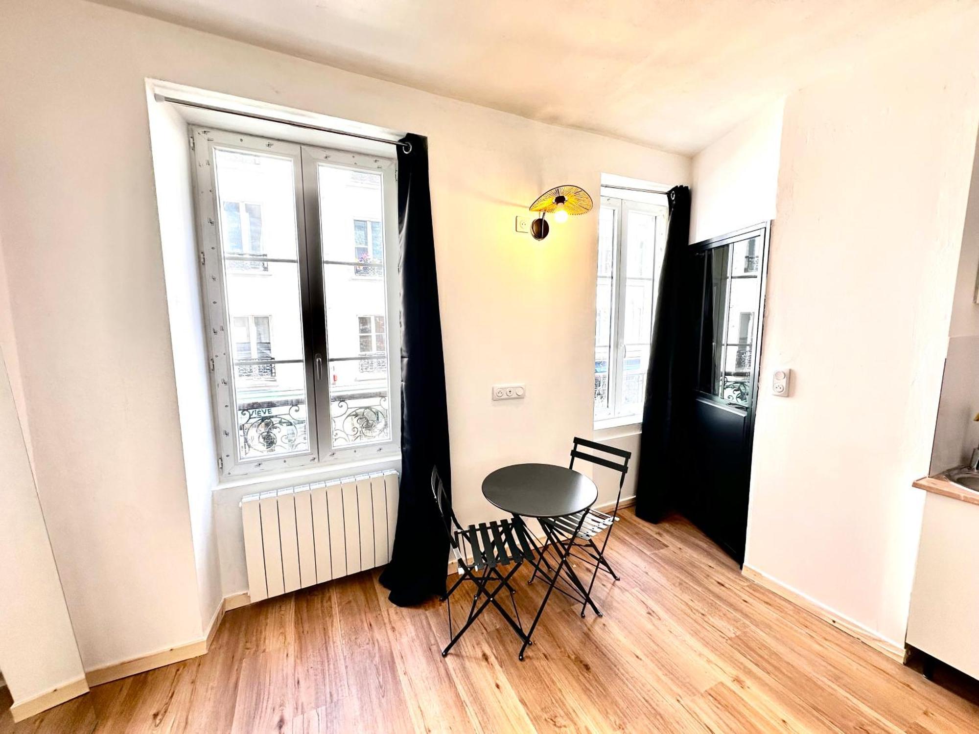 Sunny In The Heart Of 11eme Appartement Parijs