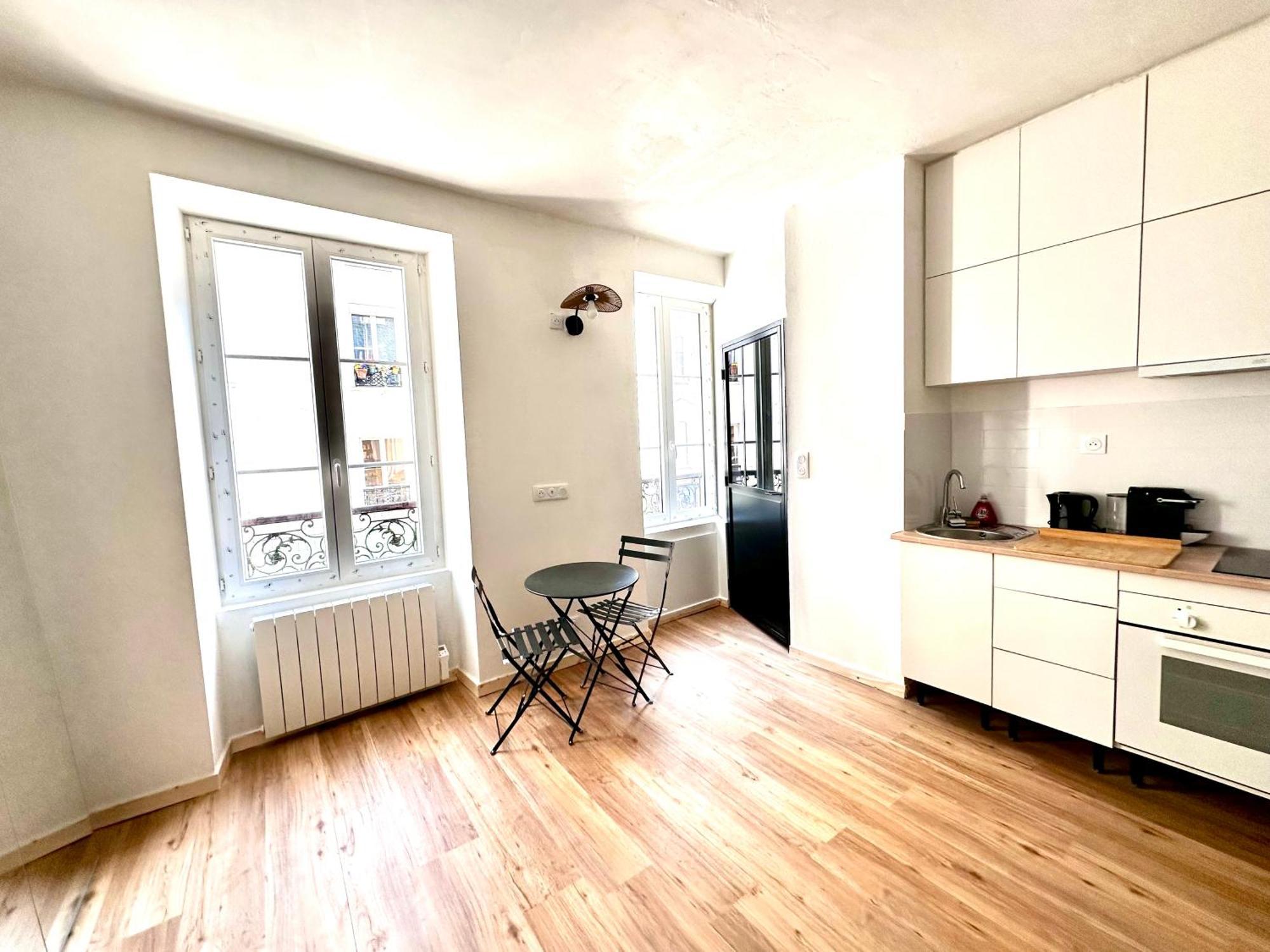 Sunny In The Heart Of 11eme Appartement